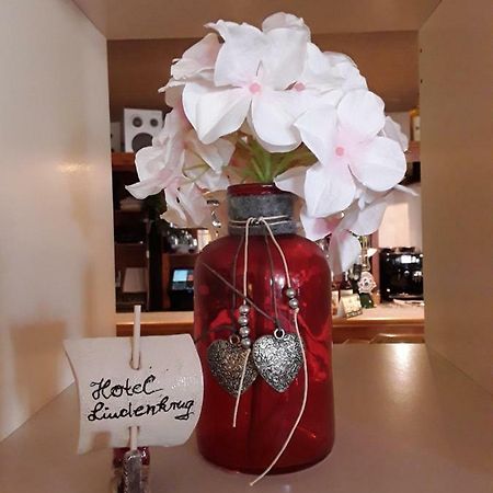 Gasthof Lindenkrug Broderstorf 외부 사진
