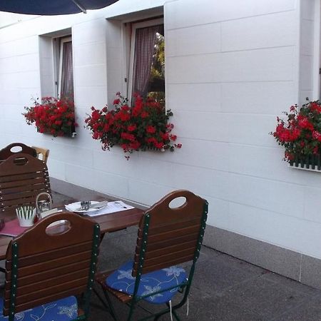 Gasthof Lindenkrug Broderstorf 외부 사진